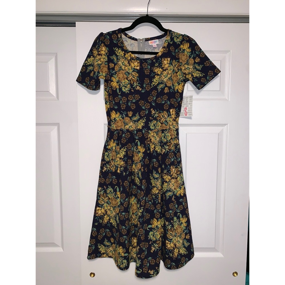 Lularoe Amelia Floral Zipper dress Small NWT